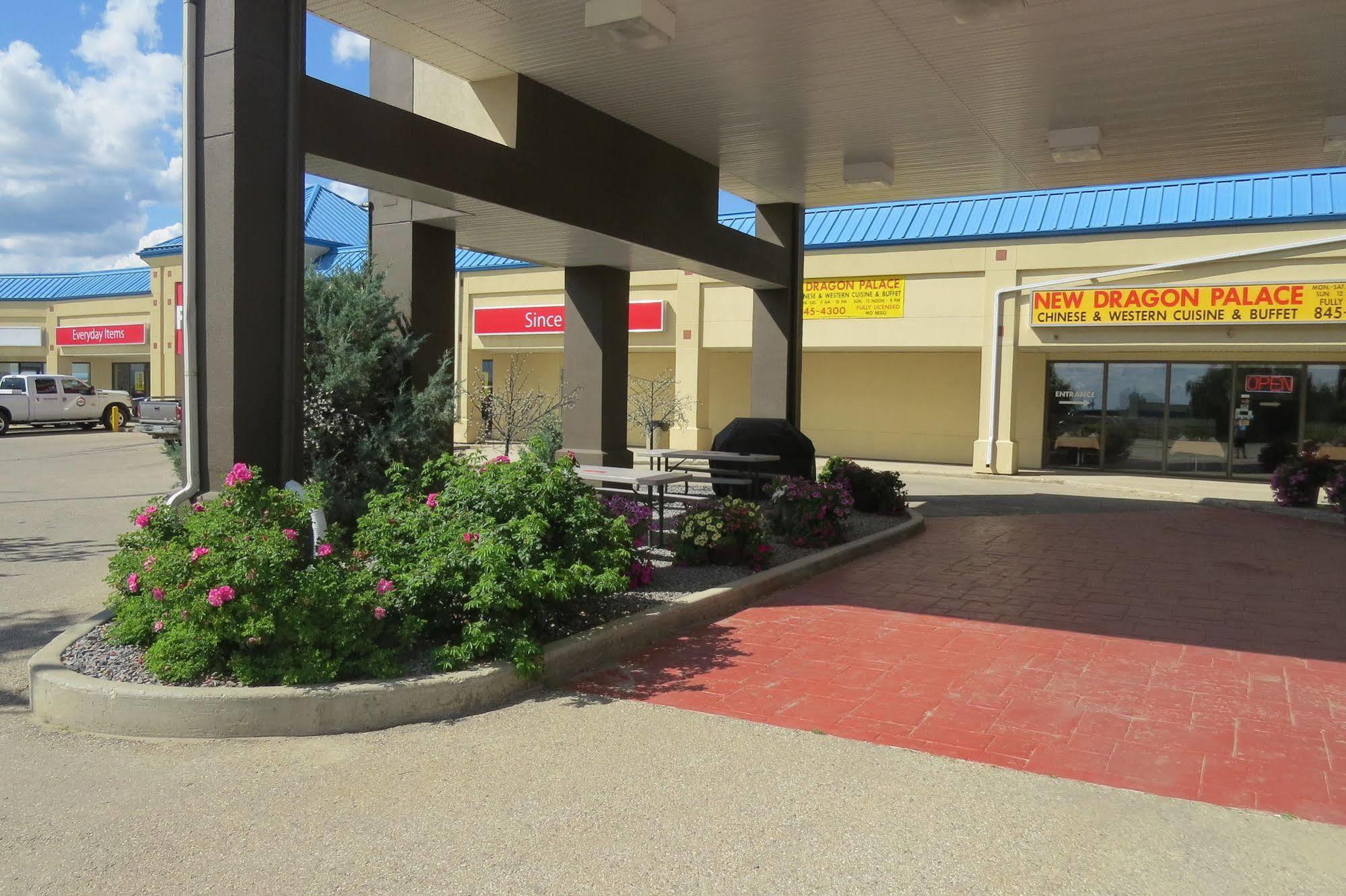 Rocky Inn Express Rocky Mountain House Exterior foto