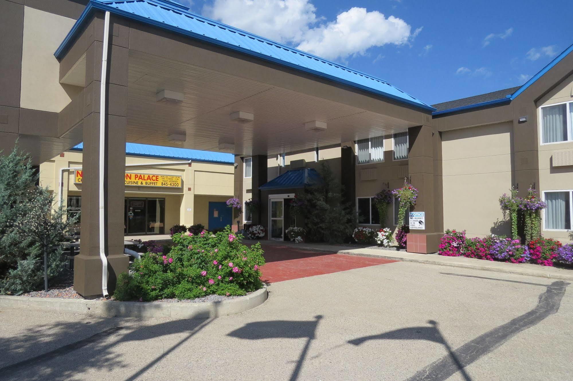 Rocky Inn Express Rocky Mountain House Exterior foto