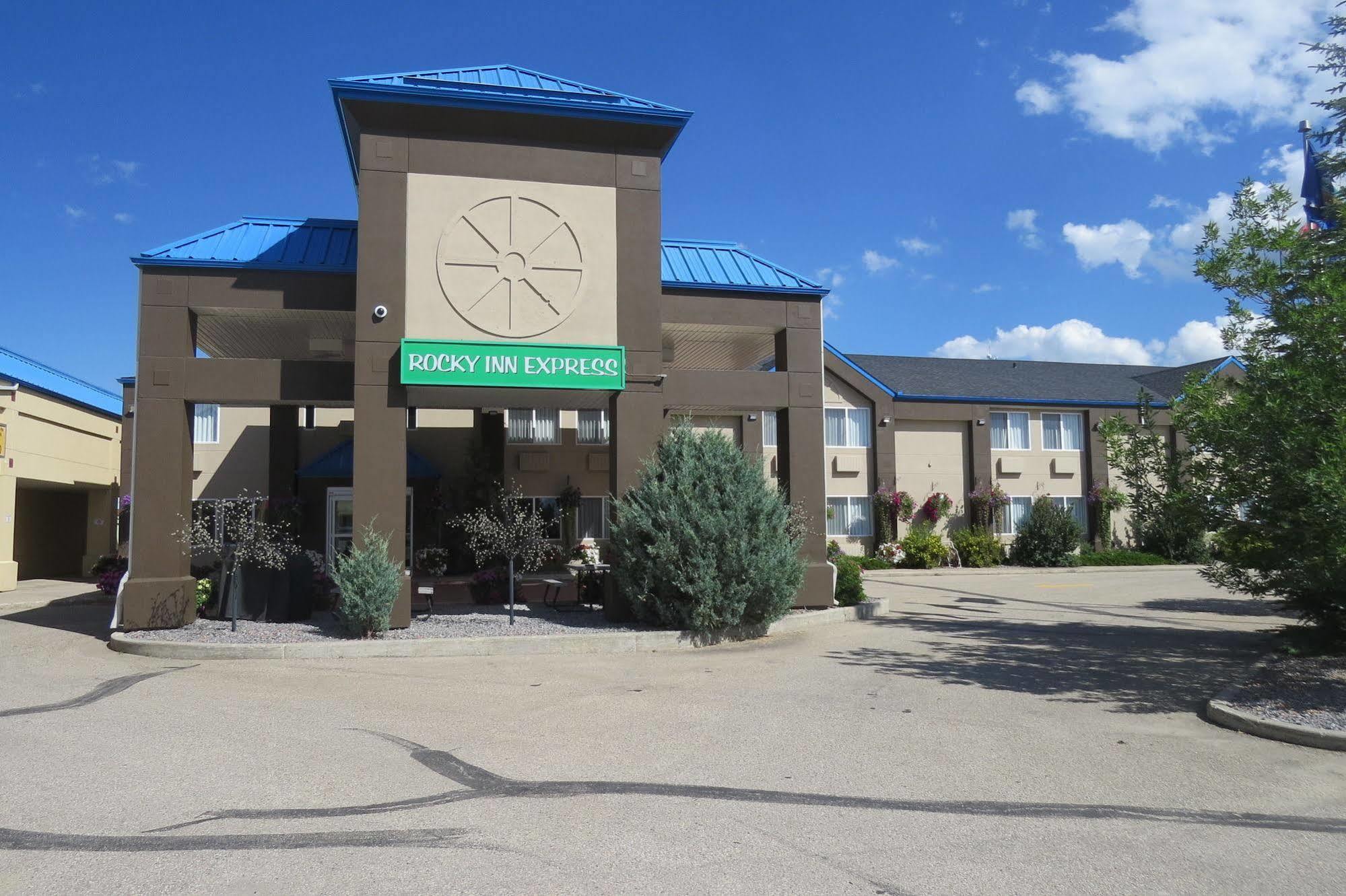 Rocky Inn Express Rocky Mountain House Exterior foto