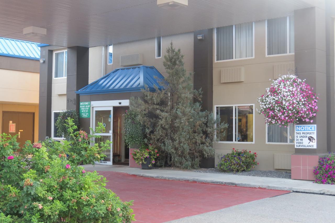 Rocky Inn Express Rocky Mountain House Exterior foto